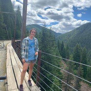 Meet your Posher, Caitlin